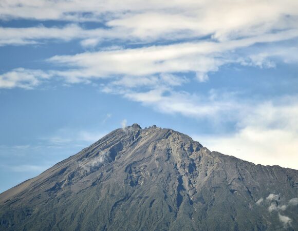 6 DAYS MT MERU HIKE (4,566m)